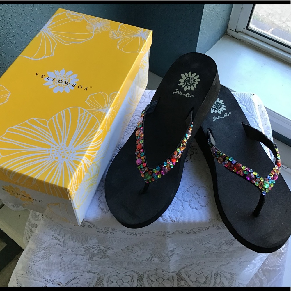 Women’s Yellow Box Multi-color Flip Flop / Sandals Size 8.5